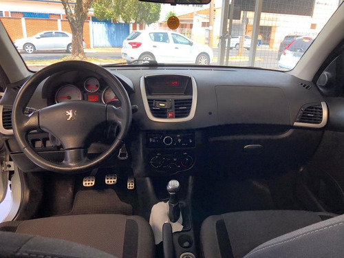 Imagem 10 de 11 de Peugeot 207 2011 1.4 Quiksilver Flex 5p