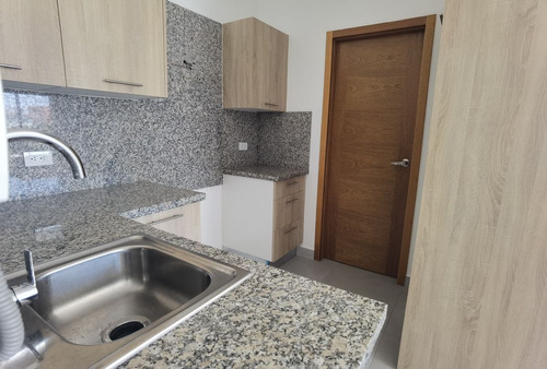 Apartamento Con Vista Despejada En Evaristo Morales
