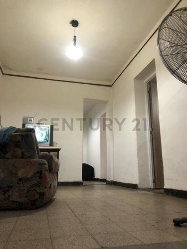Venta De Casa De 3 Dormitorios En Barrio Escalante, Santa Fe.