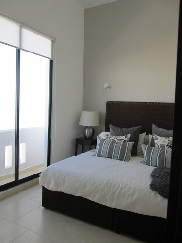 Juriquilla San Isidro, 3 Recamaras, Sala Tv, Pasillo De Servicio, Jardín Trasero
