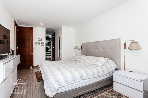 Departamento En Venta De 2 Dorm. En Lo Barnechea