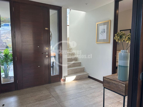 Casa En Venta De 4 Dorm. En Lo Barnechea Los Litres
