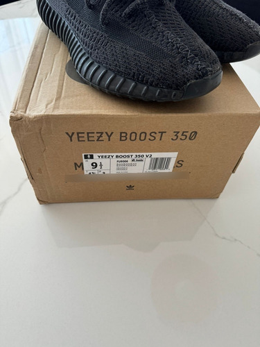 Zapatilla Yeezy Negra 350 (Usado)