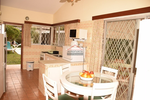 Casa En Mansa, 3 Dormitorios *- Ref: 3935