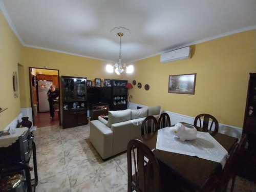 Casa En Venta - 2 Dormitorios 1 Baño - Cocheras - 170mts2 - Villa Maipu