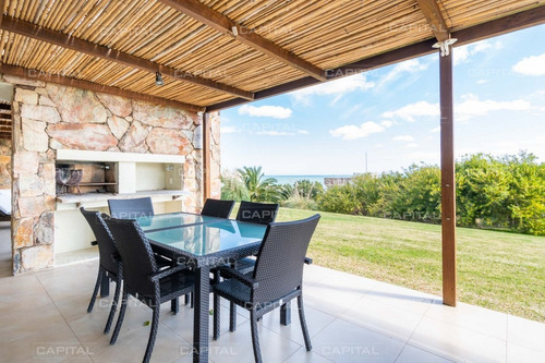 Apartamento Esquinero En Alquiler Temporario De Tres Suites Con Parrillero Propio-ref:29236