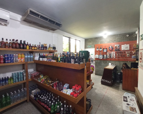 Club De Los Parrilleros, Calle Libertad De Los Robles, Maneiro, Con Tanque, Con Cerca Electrica