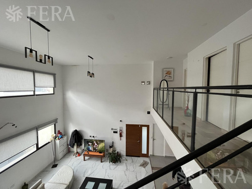 Venta Casa 6 Ambientes Con Cochera En Wilde