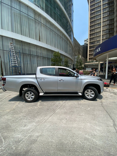 Mitsubishi L200 2.4 Cabina Doble 4x2 Mt