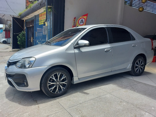 Toyota Etios Sedán 1.5 SD PLATINUM AUT (TOP DE LINHA)