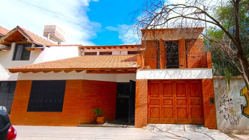 Greenwood Vende Amplia Casa, Ideal Familia Numerosa, En El Centro De Lujan De Cuyo