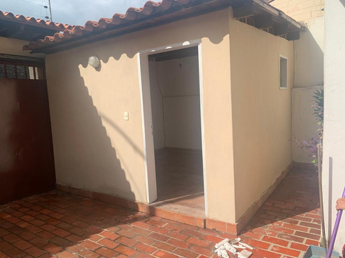 Depósito Para Alquiler En Santa Paula #2159