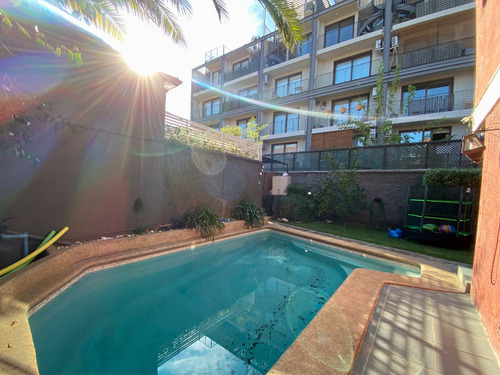 Casa En Ñuñoa De 3 Niveles Con Piscina, Jardín Y Quincho