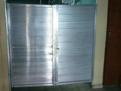 Puertas De Vaivén En Aluminio (Usado)