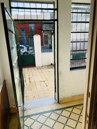 Imagen 22 de 28 de Muy Buena Casa, Construcción De Época, Con Potencial Para Reciclaje.