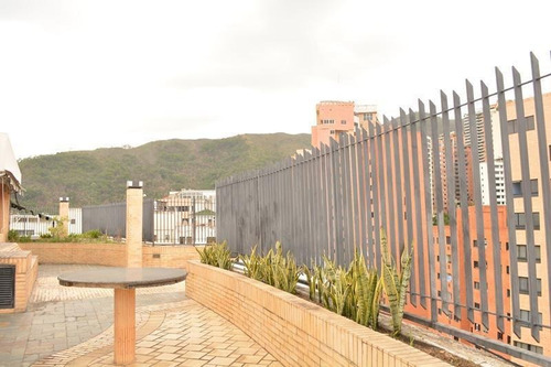 Imagen 18 de 26 de Leal Pérez Vende Penthouse Duplex En El Parral, Res Gilma