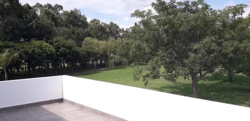 Casa En Venta - 4 Dormitorios 4 Baños - Coronel Brandsen