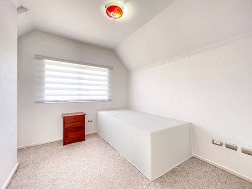 Arriendo Casa De 2 Pisos En Sector Residencial En G Mistral.