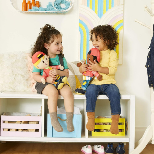 Playskool Dressy Kids - Boneca com cabelo preto e chapéu