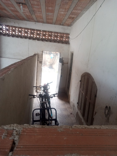 Área Com Piscina, 2 Casas, 6 Kitnet, 1 Loja !