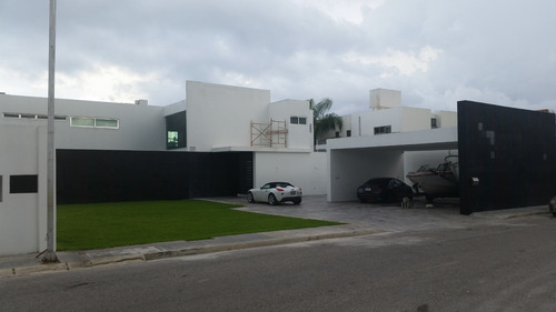 Imagen 1 de 14 de Casa Ubicada En La Mejor Zona Residencial De Merida