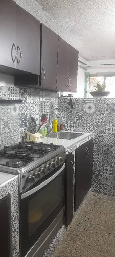 Apartamento En Venta, Los Teques Urb. Simón Bolivar 18$ Mil