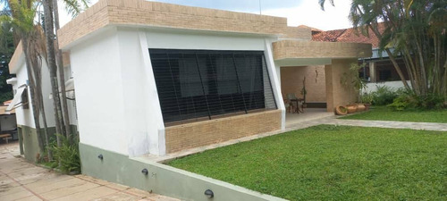 Imagen 3 de 14 de Johanna Castillo Vende Quinta En Guaparo