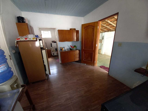 Imagem 9 de 14 de 2.300m², Casa Com 2 Dormitórios, Churrasqueira E Piscina !!