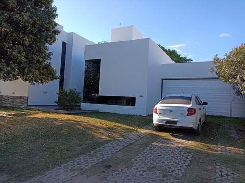 Villa Allende - Barrio Privado La Morada - Casa De Categoria 3 Dormitorios Con Pileta