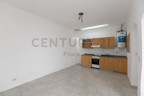 Venta Ph 2 Ambientes Con Patio, Terraza Y Parrilla Propia. Barracas