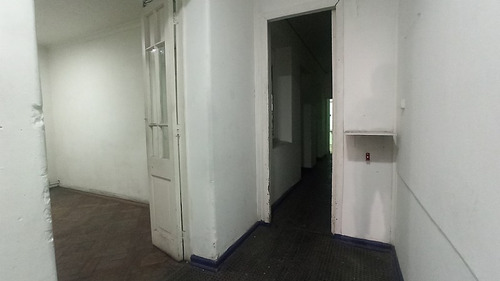 ¡amplio Local En Santiago, Excelente Ubicación!