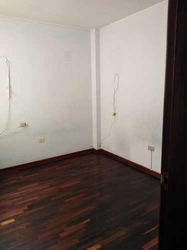 Casa Bien Ubicada 3 Pisos C/ Aires P/2 Pisos
