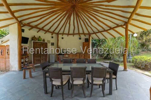 LG Vendo Hermosa Casa En La Urb. La Lagunita (2 Casas En 1 )