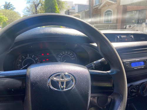 Imagen 13 de 14 de Toyota Hilux 2017 2.7 Cabina Doble Base Mt