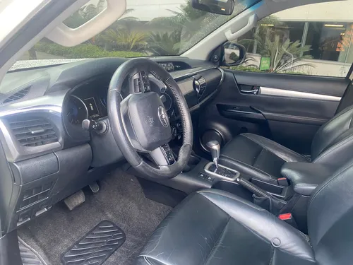 Toyota Hilux 2.8 Srx Dc 4X4 Tdi