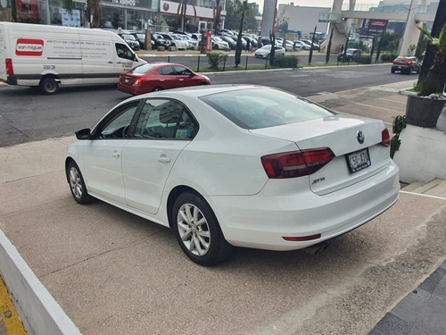 Imagen 5 de 12 de Volkswagen Jetta 2.0