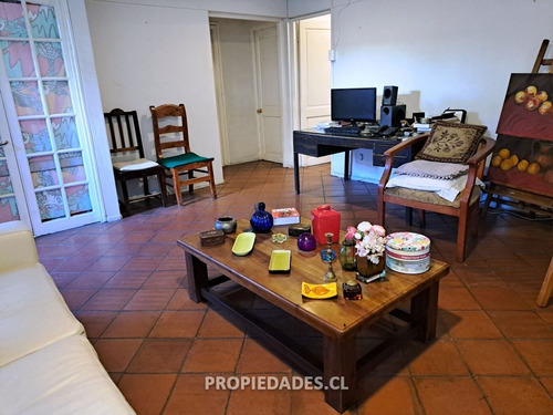 Casa En Venta De 4 Dorm. En Ñuñoa
