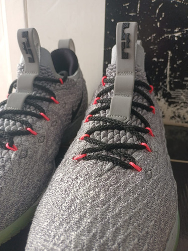 Tenis Lebron 15 Low Melón Cool Grey (29.5cm) Air Zoom Flykni (Usado)