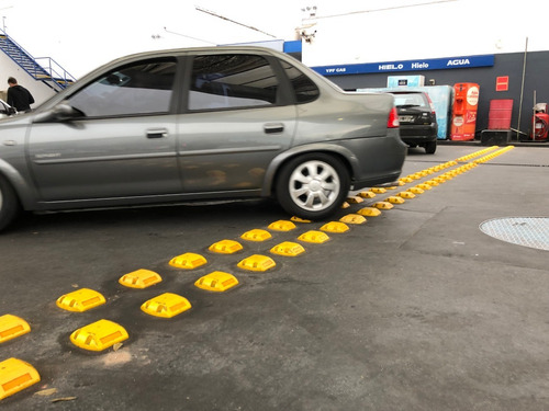Imagen 6 de 9 de Reductores 2 Lineas Tope De Estacionamiento Lomo Burro