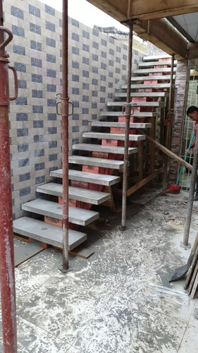 Imagem 3 de 4 de Escada Em Concreto Armado