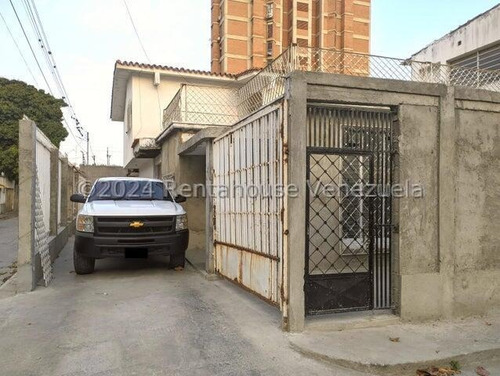 María Valera Trae En Venta Casa-comercial Con 1 Local Extenso Con Su Baño Y Oficina, En Centro Este De Barquisimeto, Agua Constante, Piso De Granito, Cantv, Aba, Ideal Para Uso Comercial O Residencial