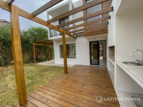Casa En Pinares- Ref: 1425