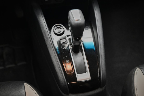 Imagen 13 de 15 de Nissan Versa Exclusive 1.6 2021