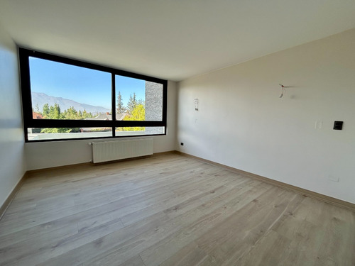 Duplex Con Jacuzzi Y Quincho Privado // 3d + 3b + Servicios