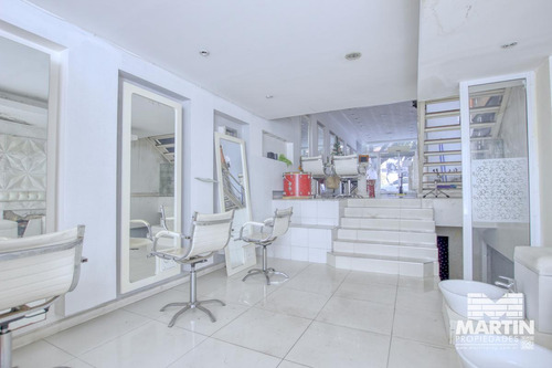 Local De 170 M2 Cubiertos, 2 Baños, 2 Subsuelos Y Jardín, A Metros De Alvear.