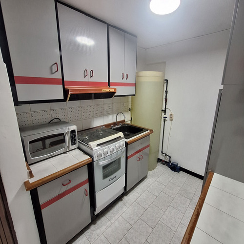 Alquilo Apartamento En Torre Park Aveneu, Horizonte, 50mts. Puesto Techado, A/a, Cocina, Excelente Seguridad Oficina En Alq