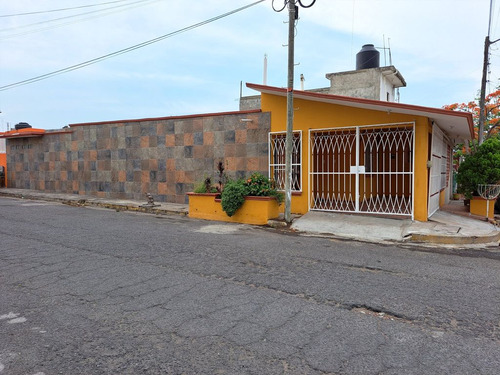 Casa En Venta Esquina Dos Patios Un Cuarto De Lavado En Rio Medio Ii