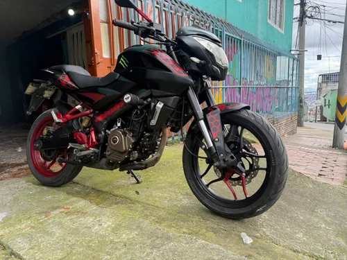 Vendo Mi Ns200 Con Todo Al Día Lista Para Traspaso
