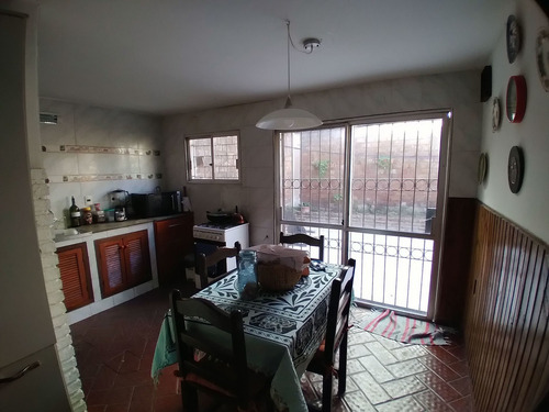 Se Vende Amplia Casa En Pu En Barrio Pta.carretas