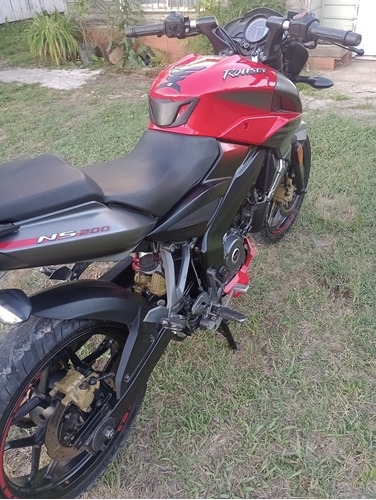 Imagen 1 de 6 de Bajaj Rouser Ns200